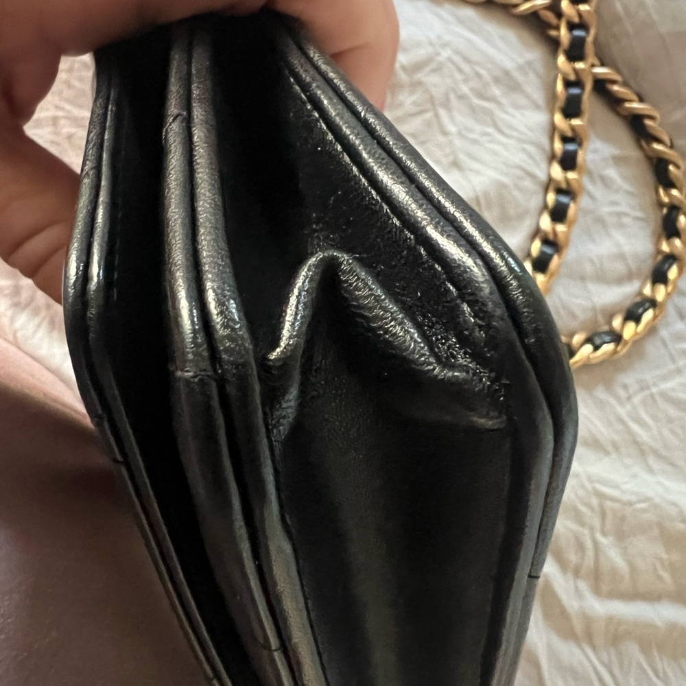 Chanel 19 WOC lambskin quilted authentic🖤 Excellent condition 🖤 - Picture 12 of 14